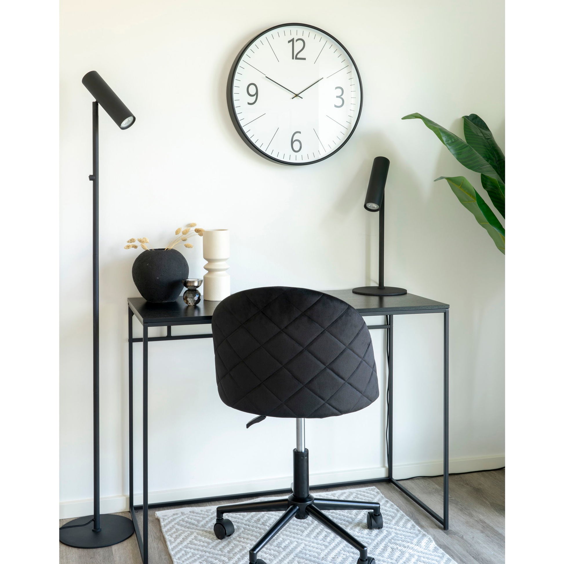 Ceas de perete negru si alb, mecanism silentios , in living scandinav