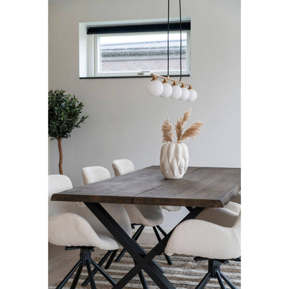 Vaza din ceramica bej, in living