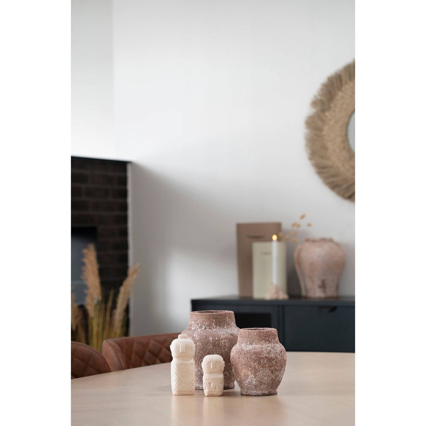Decoratiune din ciment, bej, in living