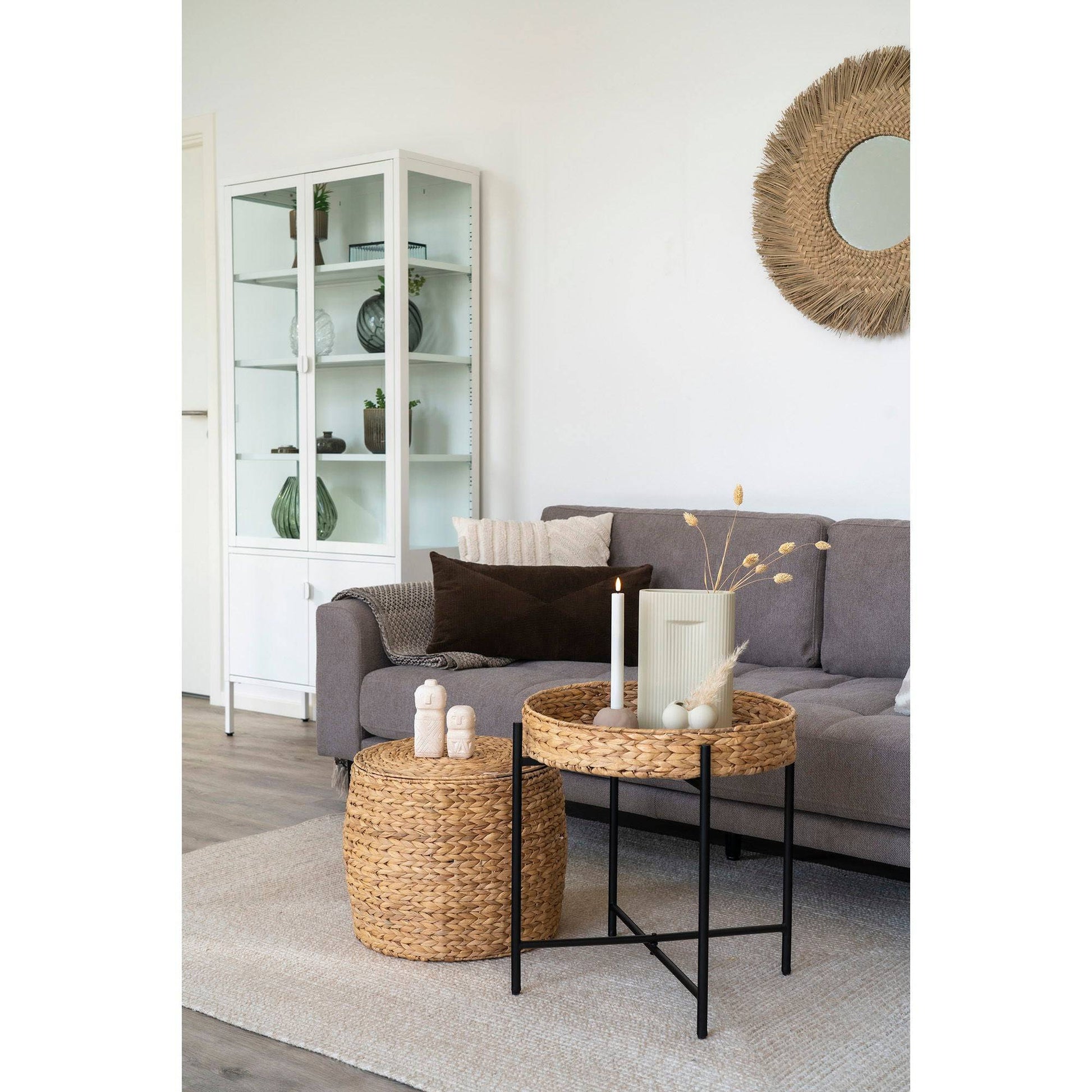 Decoratiune din ciment, bej, in living
