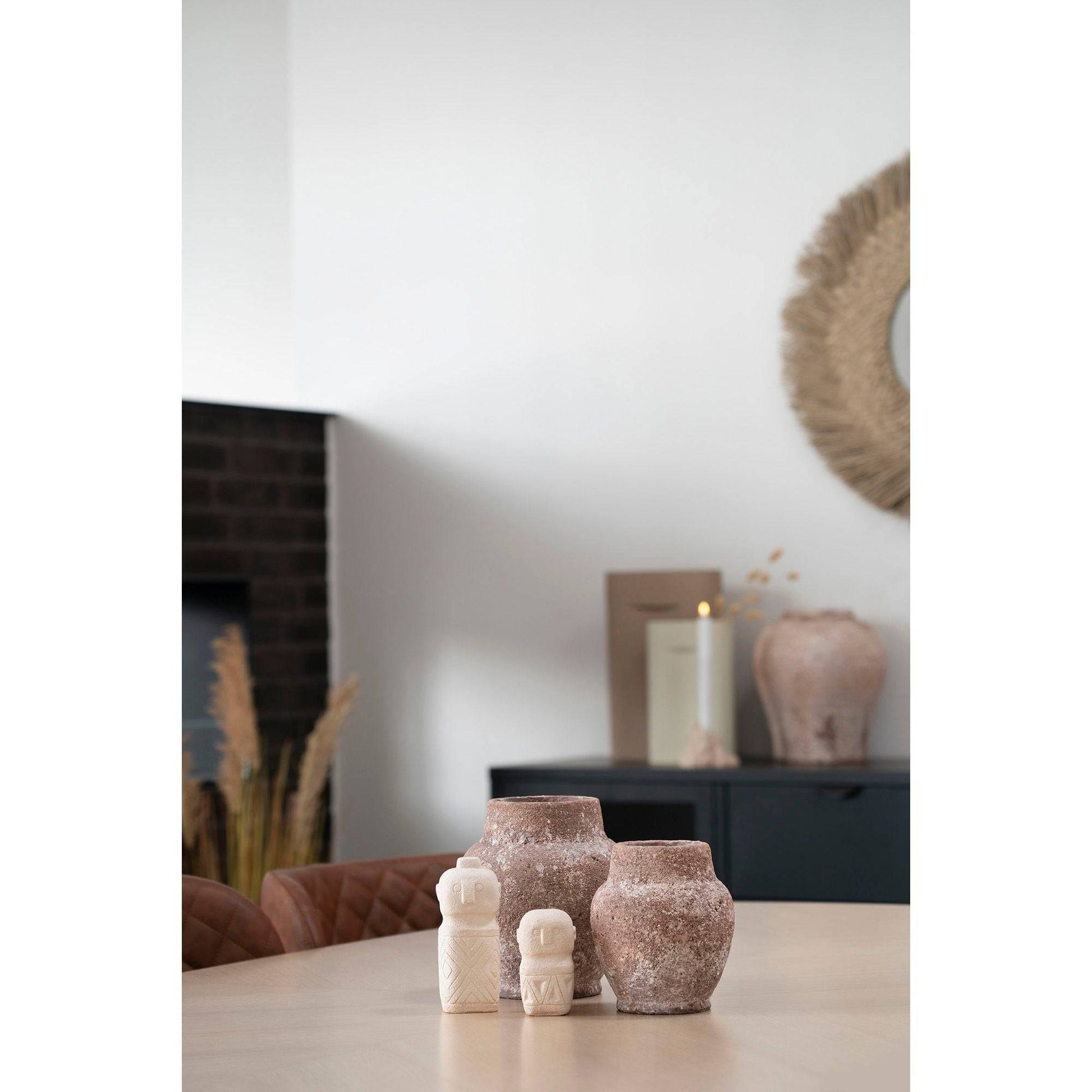 Decoratiune din ciment, bej, in living