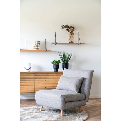 Vaza din sticla maro, in living scandinav