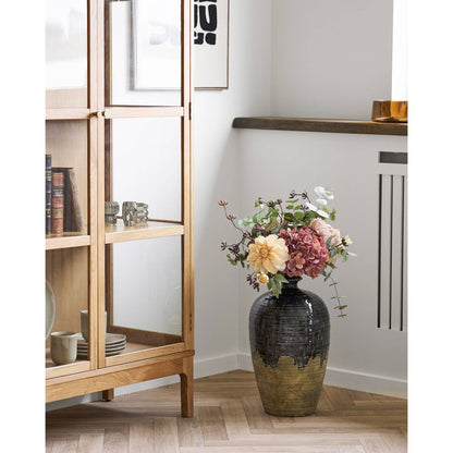 Vaza din ceramica, albastru inchis, in living