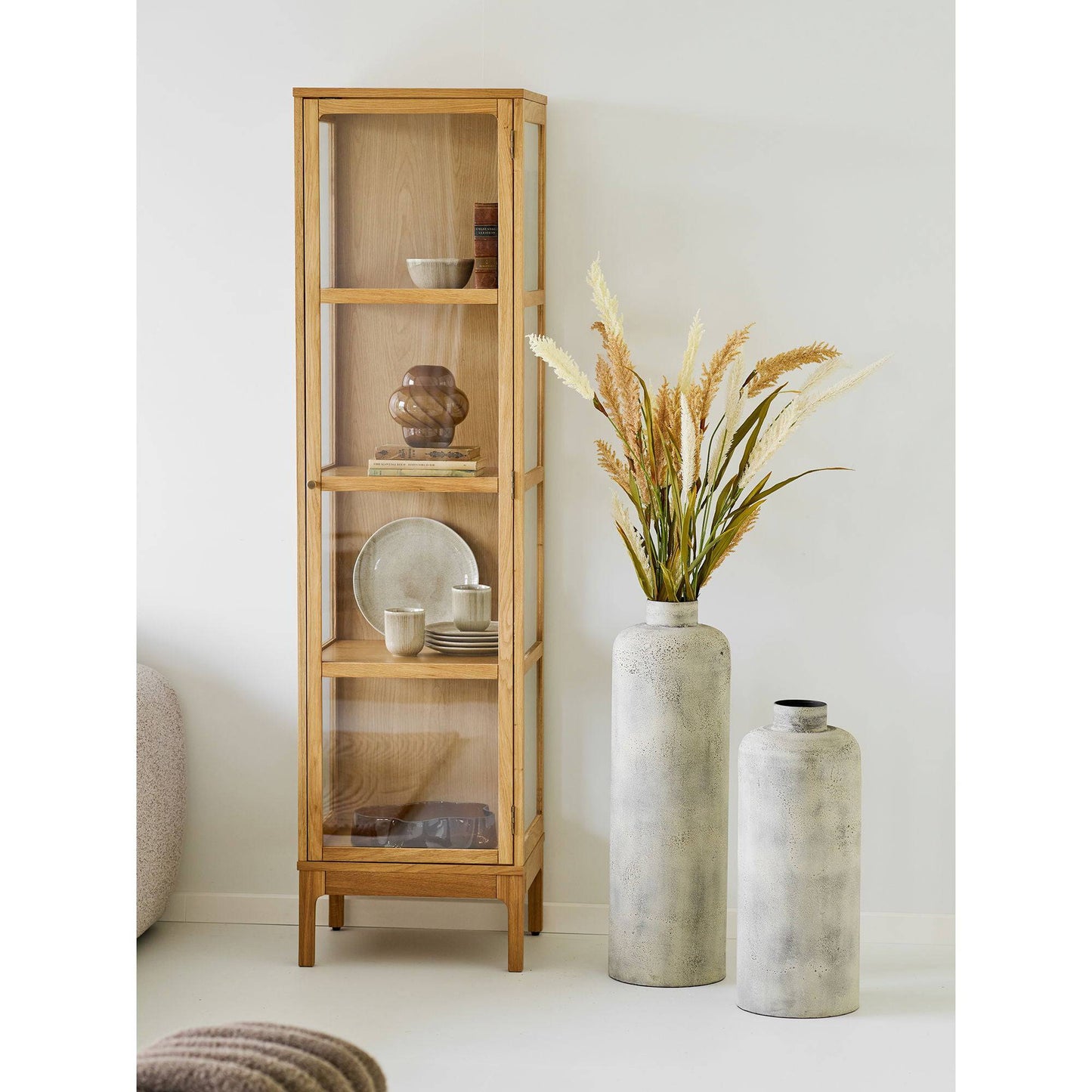 Vas decorativ din metal, bej antichizat, in living