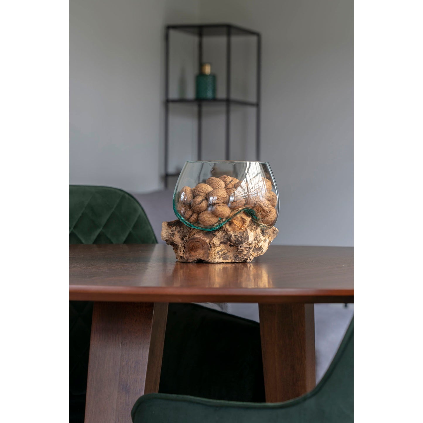 Decoratiune sub forma de picatura, din tec/sticla, in living