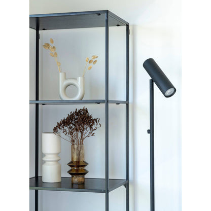 lampadar negru, in living