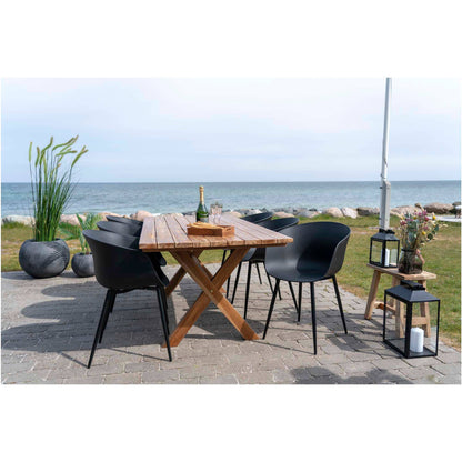 Scaun de dining, negru cu picioare negre, pe terasa