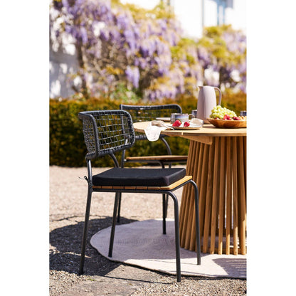 Scaun de dining, din tec/poliratan, negru/natur cu picioare negre, pe terasa