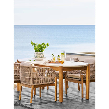 Scaun de dining din salcam, bej, incl. perna, pe terasa