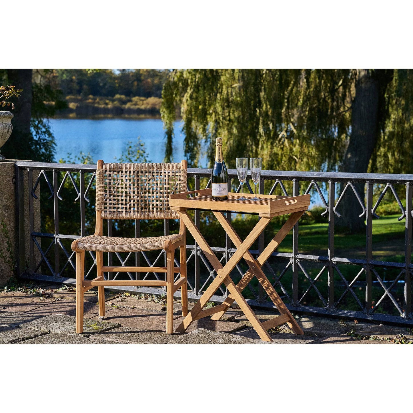  Masuta cu tava, tec, natur, pe terasa