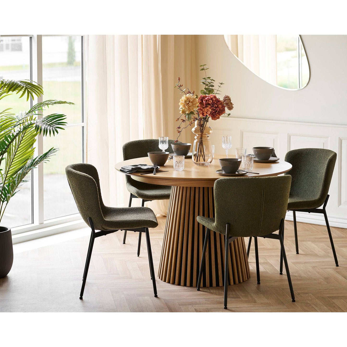 set masa de dining si 4 scaune de dining