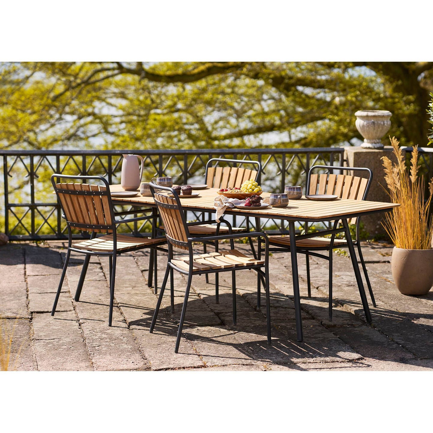 scaun de dining din tec cu cadru negru