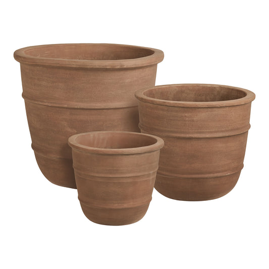 ghiveci din teracota maro, cu gaura de drenaj