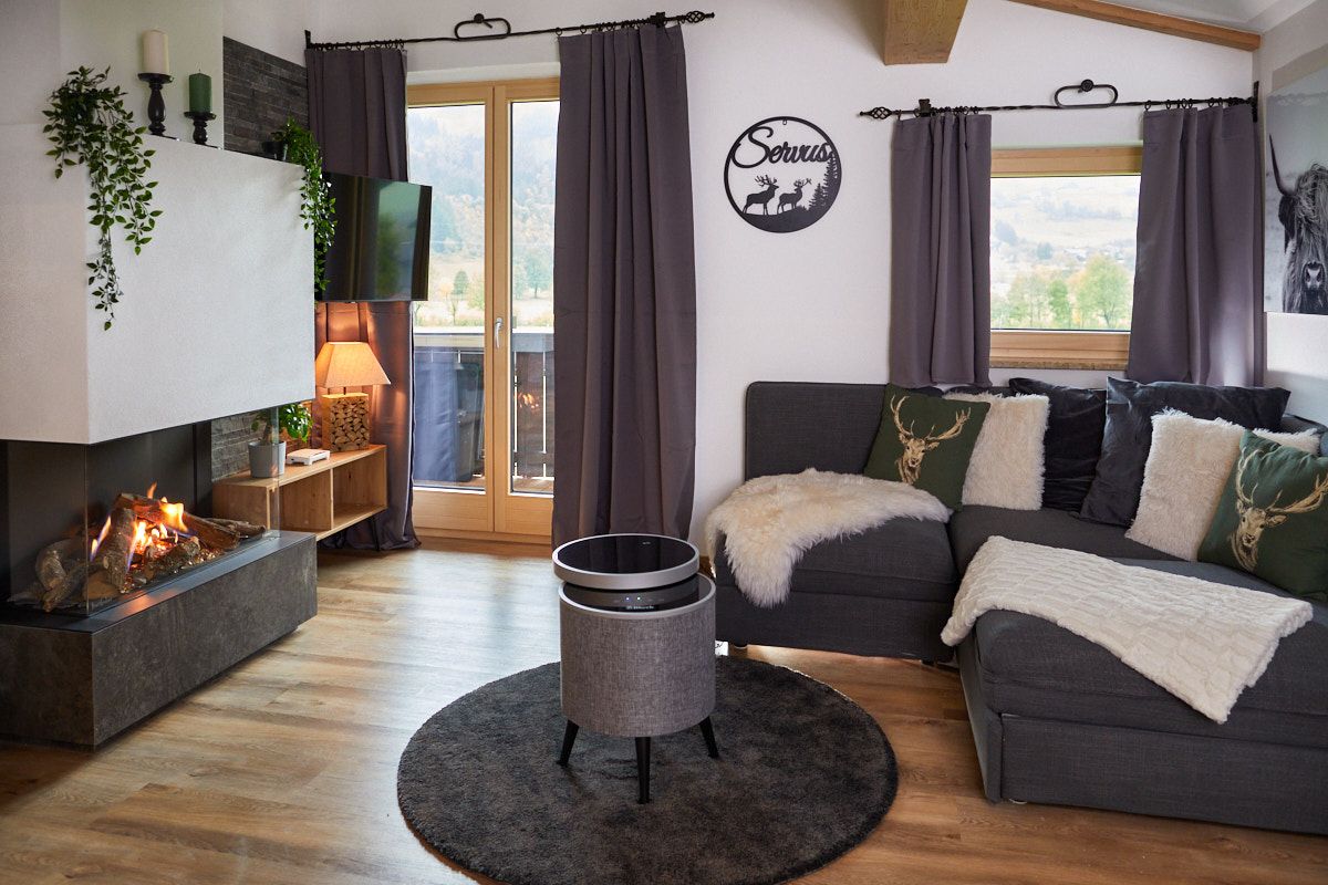 Masa eleganta cu sistem audio HiFi Bluetooth