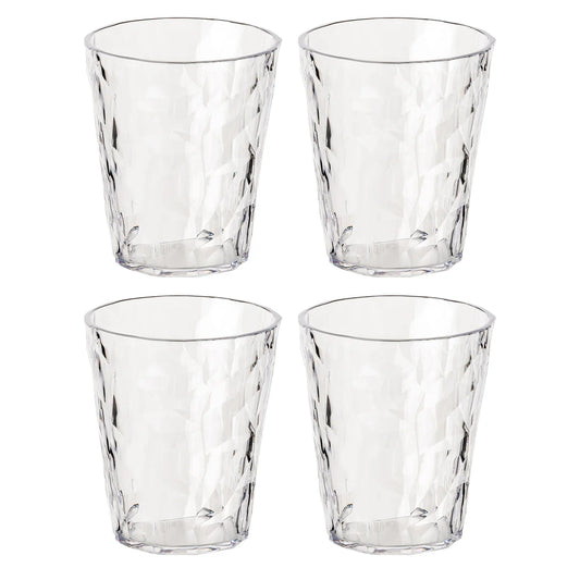 Set de patru pahare incasabile, cu design texturat, pe fundal alb